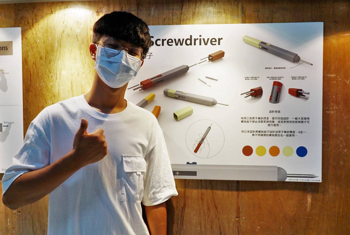 大葉大學工設系三年級學生許晉豪說創作靈感來自於多色原子筆(圖片來源：大葉大學提供)