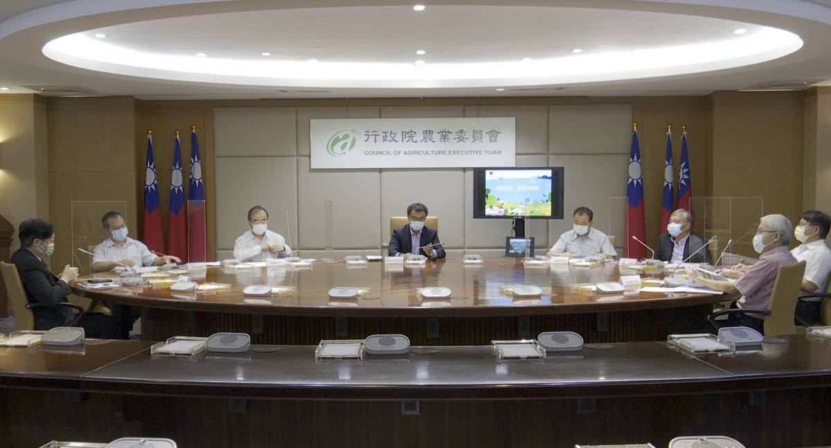 農委會今(3)舉行線上直播記者會，說明農業紓困貸款及利息補貼等政策。(農委會提供)