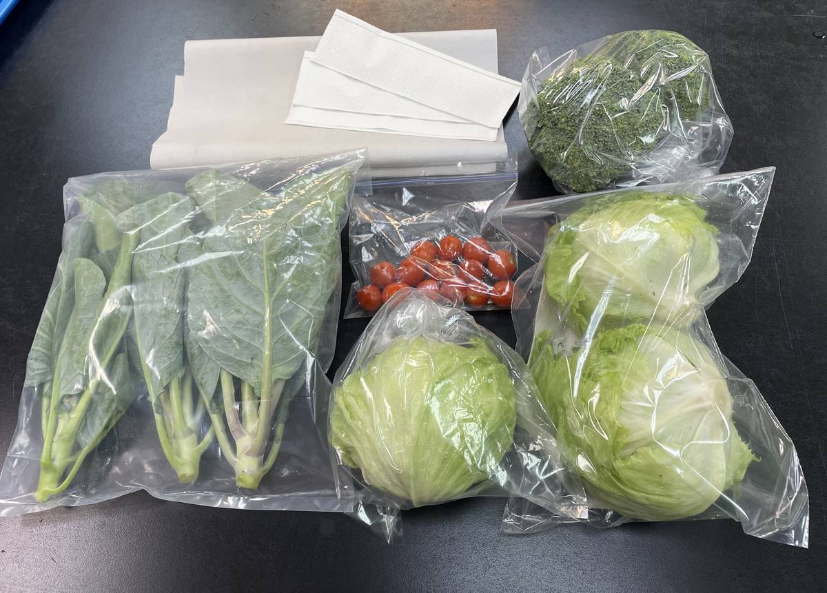 農試所表示，以適當包材小量分裝，並以濕餐巾紙維持濕度，能讓蔬果保鮮好品質。(農試所提供)