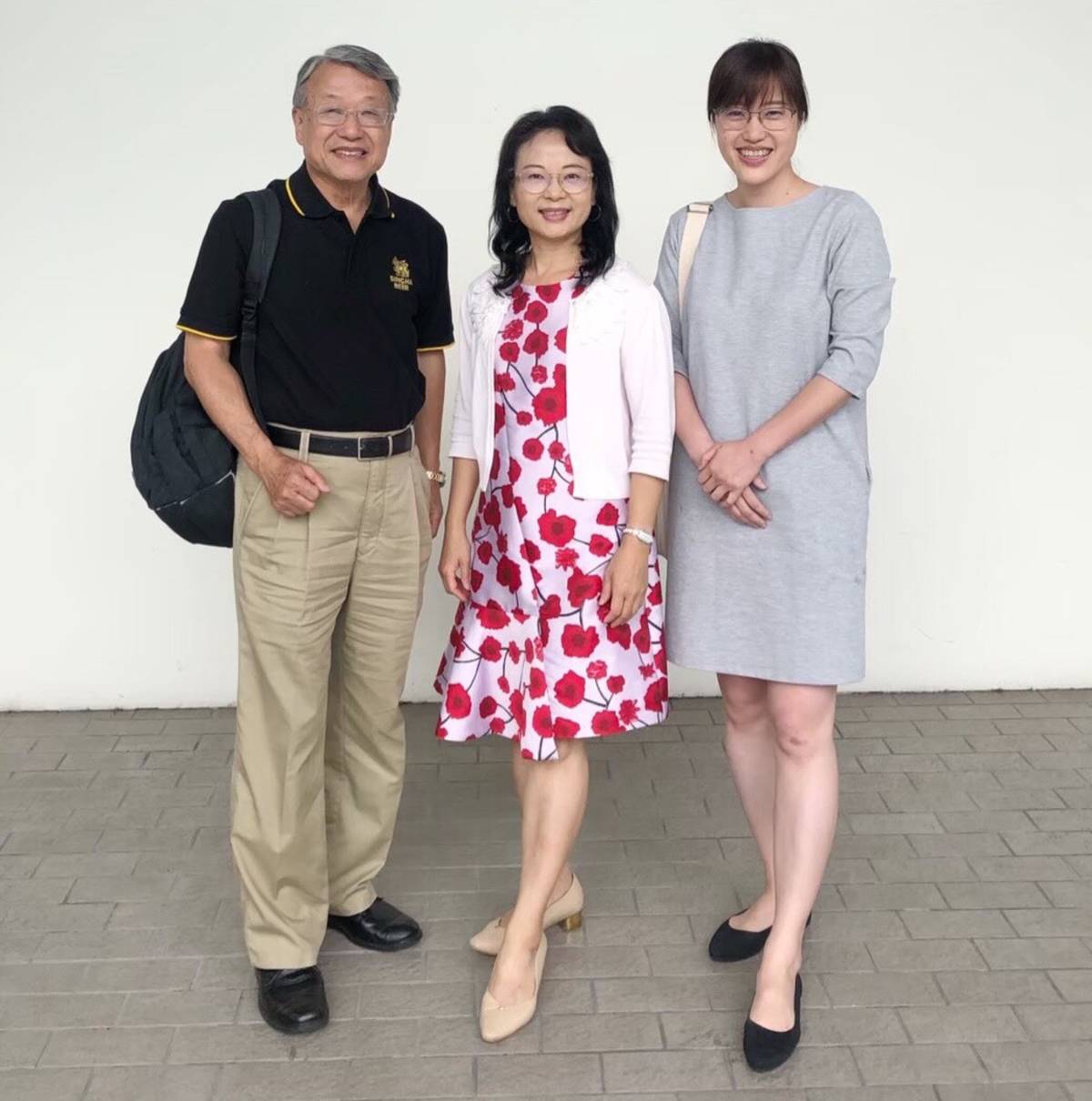 香香和鍾正平監事 鍾雨潔醫師合照
