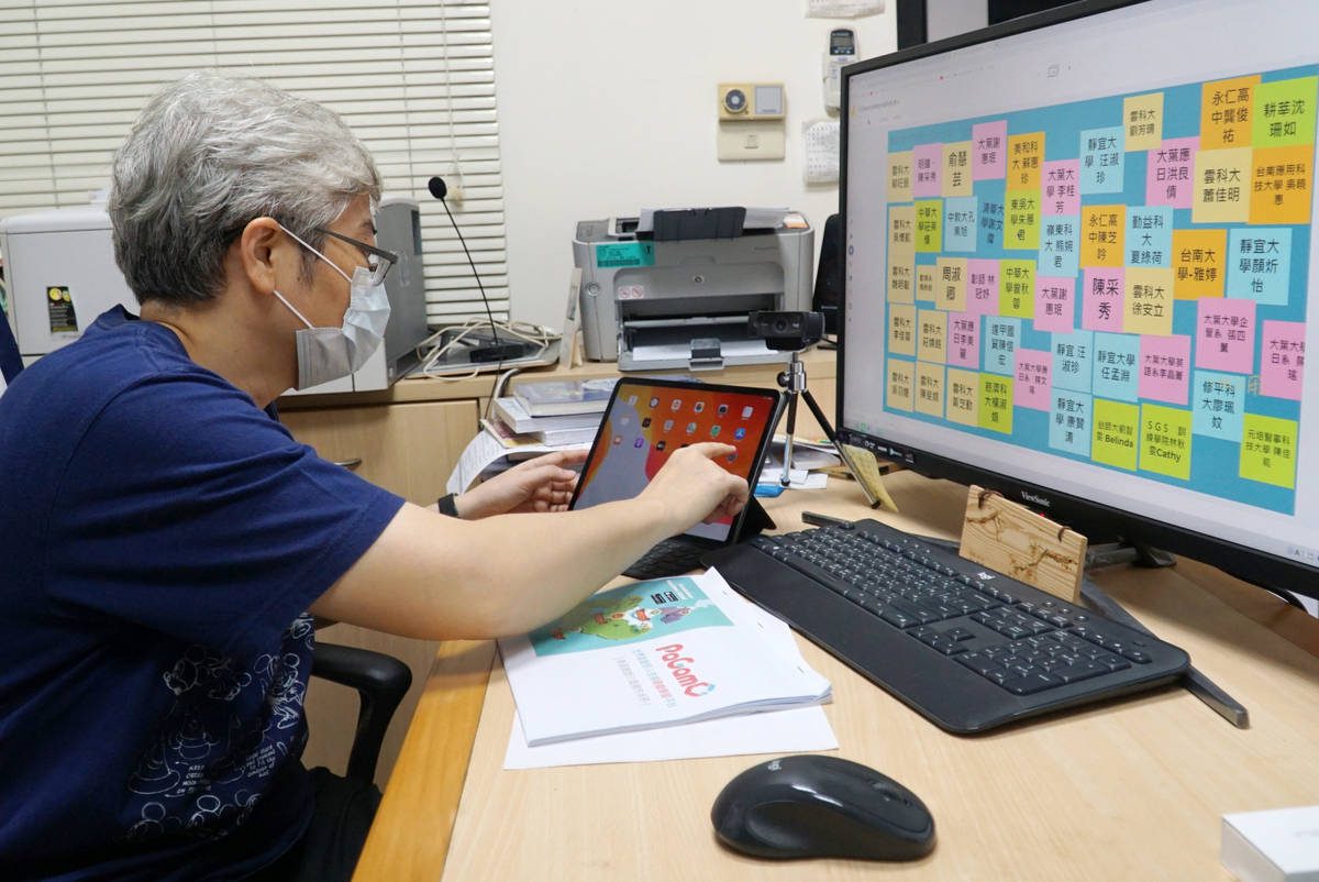 大葉大學鄭孟玉主任同時運用平板和桌機線上教學