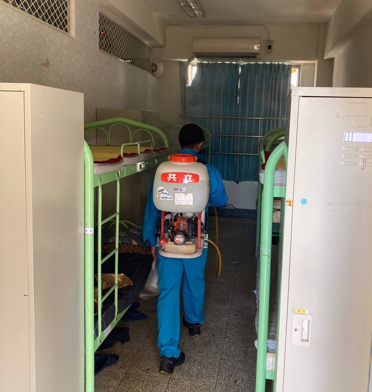 新北各校加強宿舍環境消毒，確保住宿生健康。