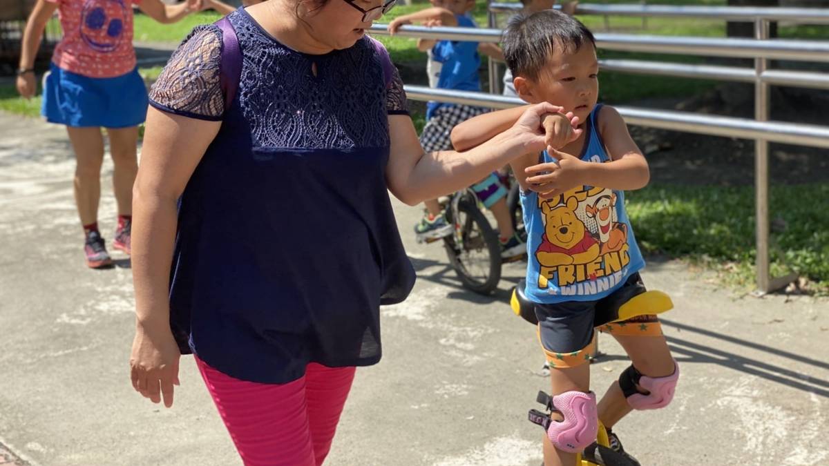 海豐非營利幼兒園小朋友學獨輪車過程.jpg