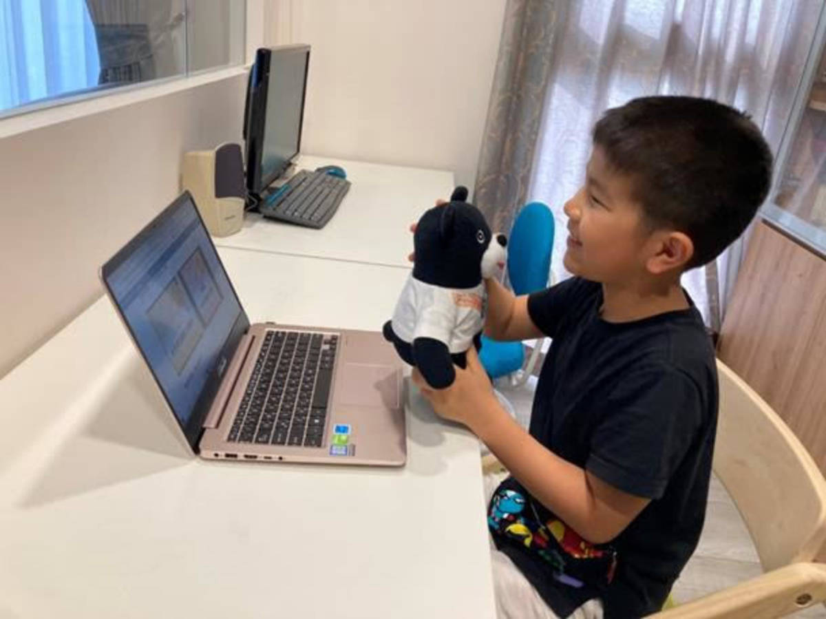 釋放眼睛改用耳耳朵進行線上學習