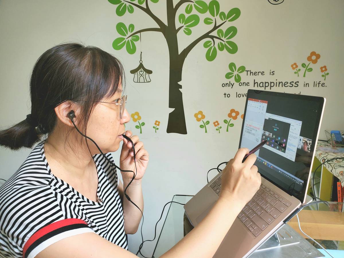 昌平國小林心怡老師分享國小數學線上課程設計。