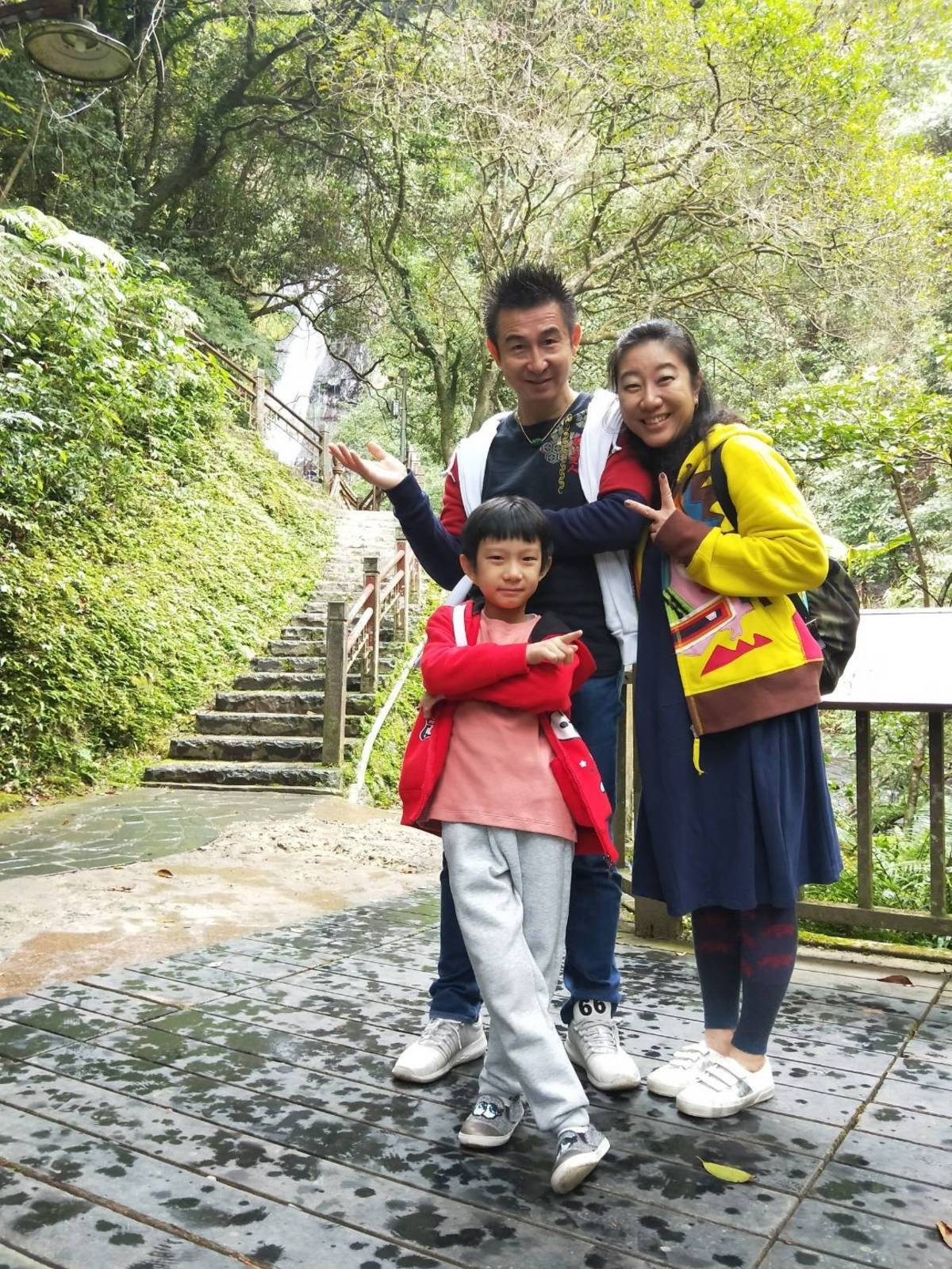 冷靜與寶爾基夫婦帶領孩子親近大自然
