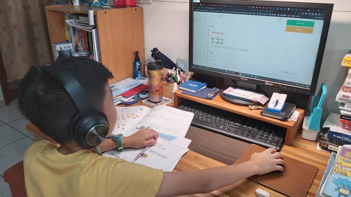 停課不停學，國健署提醒在家上課也要注意視力保健！(資料照)