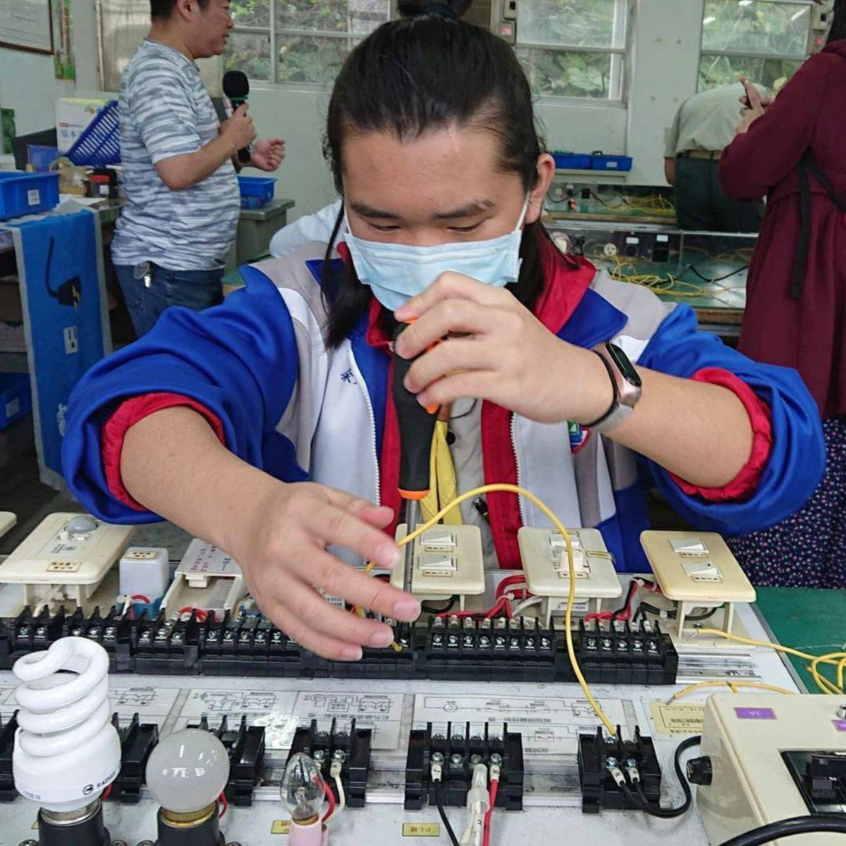 三重高中國中部余若晨同學繼續選擇高中部就讀，表示對學校深具信心，除考量交通因素而就近入學外，也非常認同國中部老師的栽培與指導。
