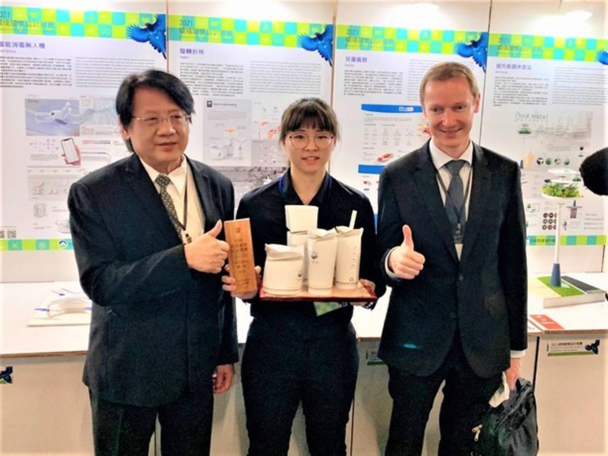工設系學生林宜蓁以「旋轉折杯TWIST」獲得環境關懷設計競賽首獎（圖片來源：朝陽科大）
