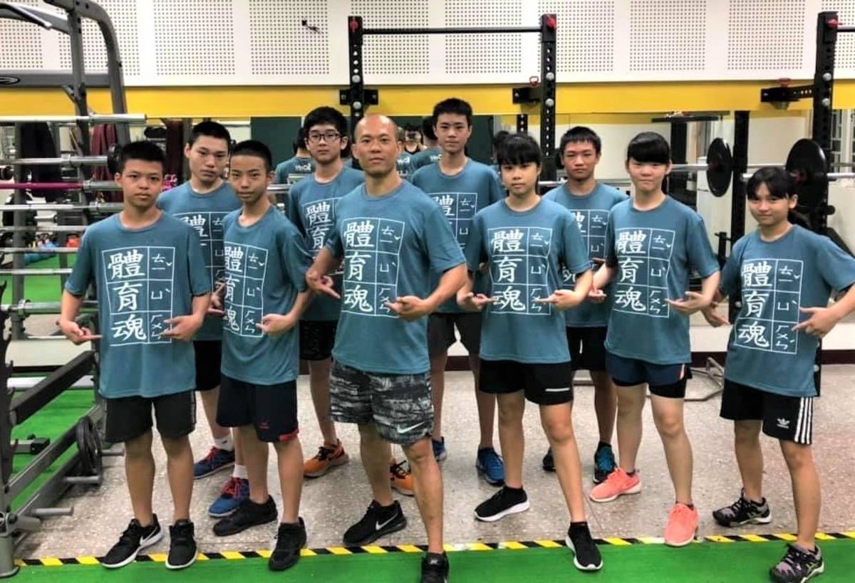 鷺江國中王葉豪教練在意也受感動的是看見學生成長並能主動表達想法，在需要時尋求協助。