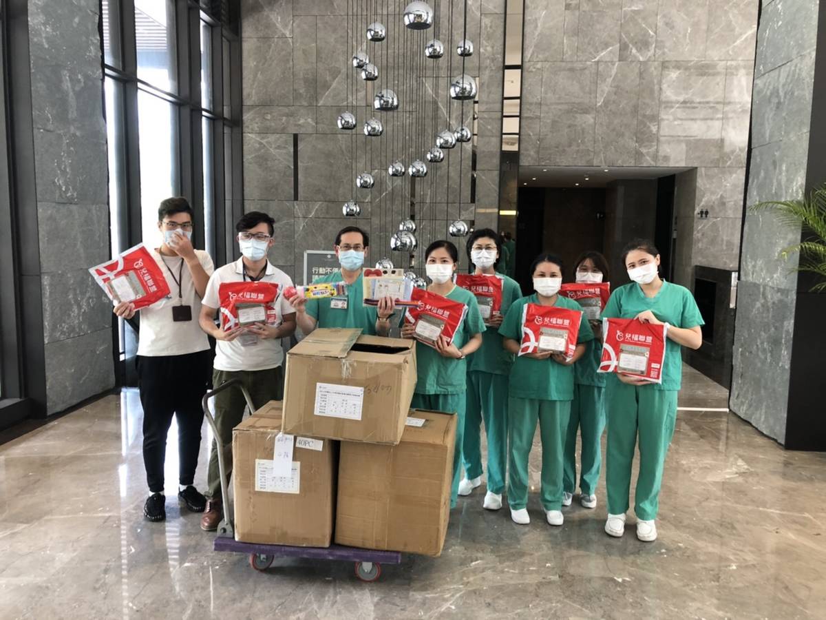 新北市與兒盟合作  將防疫安心包送到檢疫所  給檢疫隔離的親子玩。