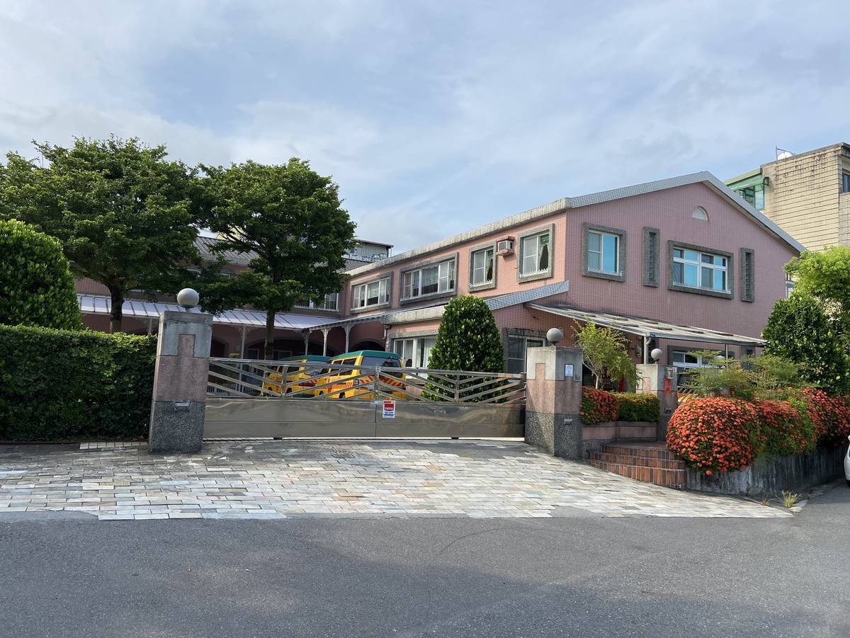 新冠肺炎疫情對社會經濟影響重大，為了協助更多受影響的業者紓困，宜蘭縣將針對縣內D類（如D-5兒童課後照顧服務中心等）、F類（F-3幼兒園等）場所，擴大納入建築物公安檢查申報補助範圍。(宜蘭縣政府提供)