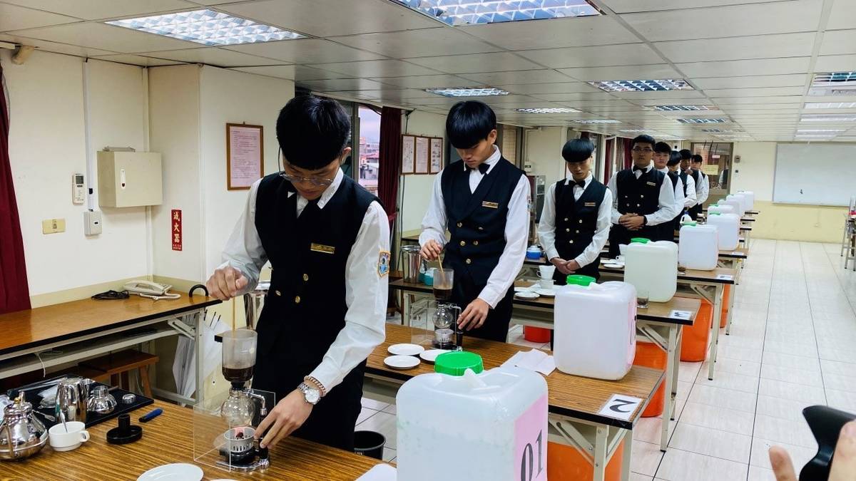 建教生證照輔導班培養專業能力取得相關證照(資料照)。