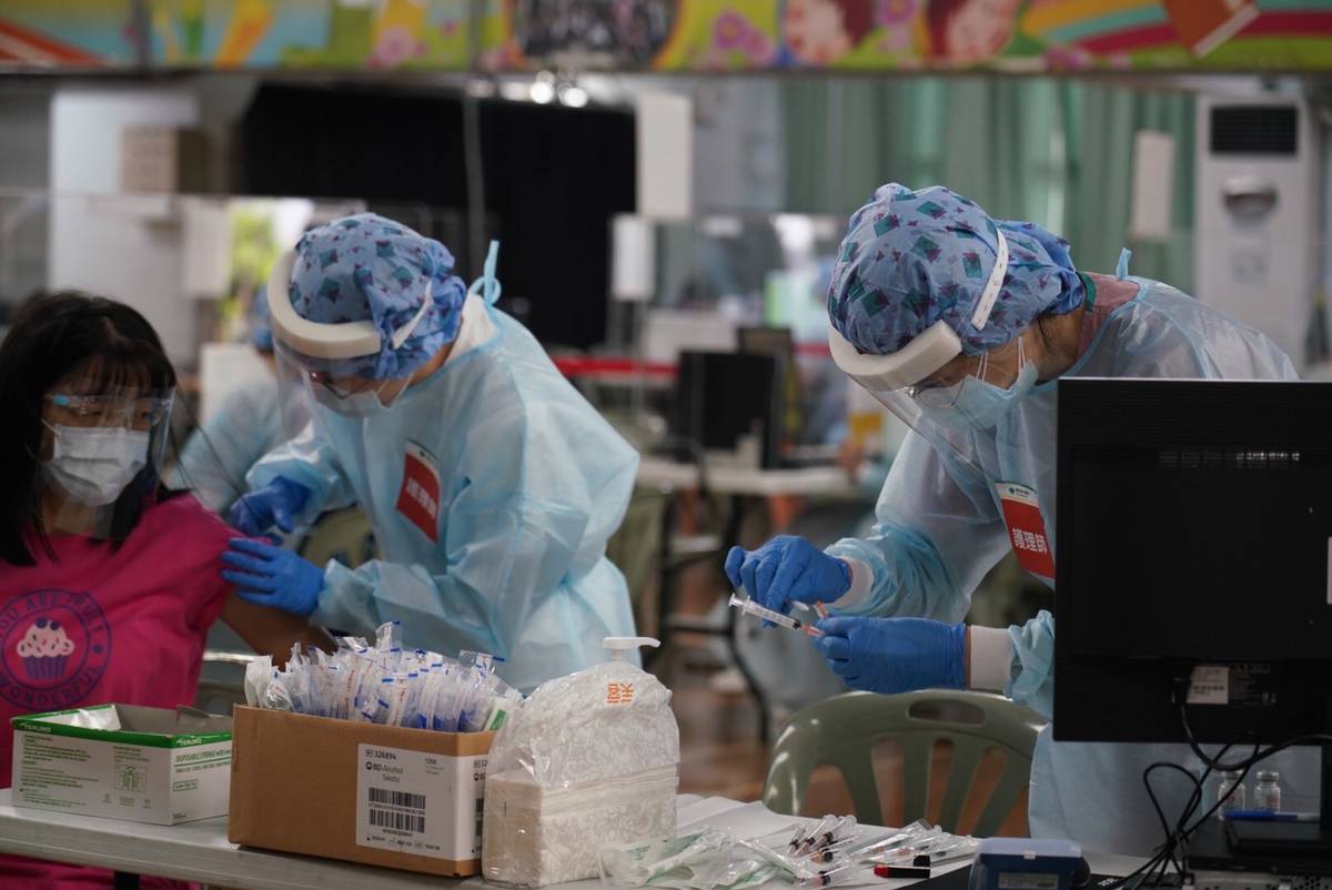 臺北市校園教職員工COVID-19疫苗第二波啟動，特教學校優先開打