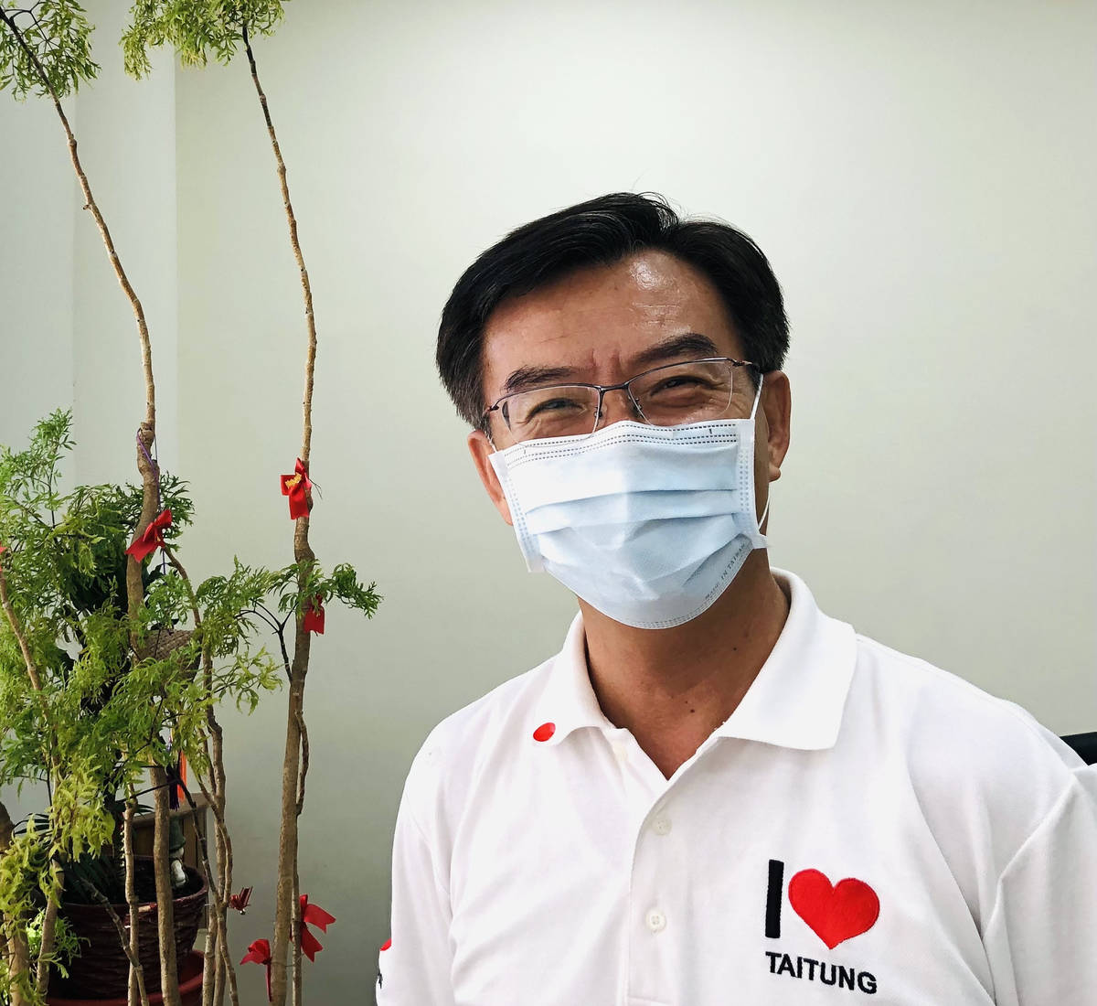 文化處長鍾青柏鼓勵臺東立案的表演團體，拍攝微電影，提升知名度，也度過疫情艱困時期。