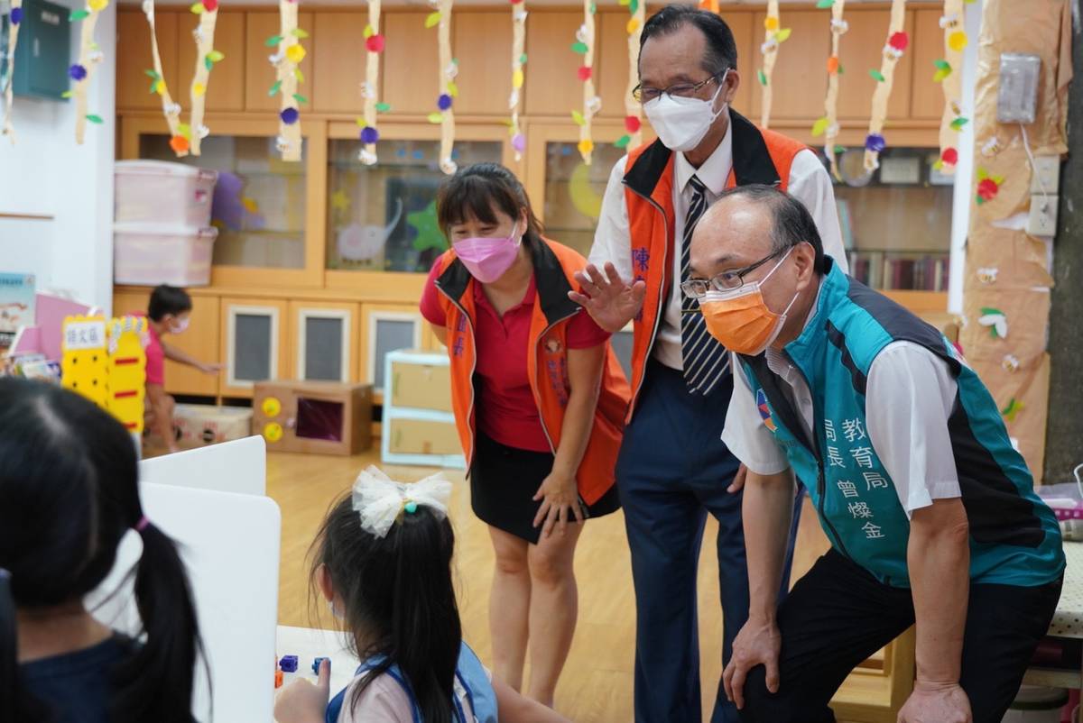 臺北市教育局曾燦金局長視察幼兒園復學防疫準備工作