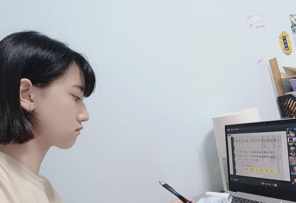雙溪高中趙子瑄同學活潑外向的越南二代，曾主持過校內歲末晚會，希望透過營隊探索自我更多發展潛能。