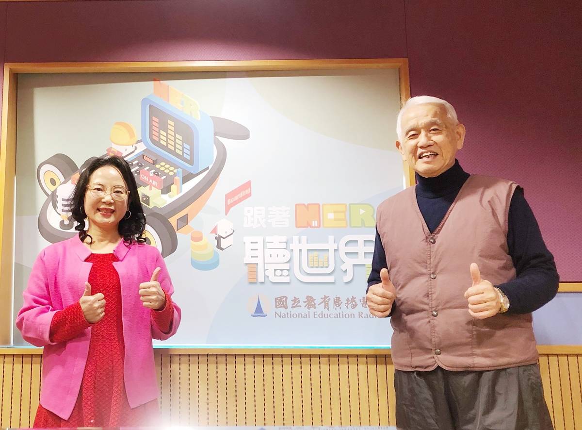 香香主持人和李文彬醫師合照