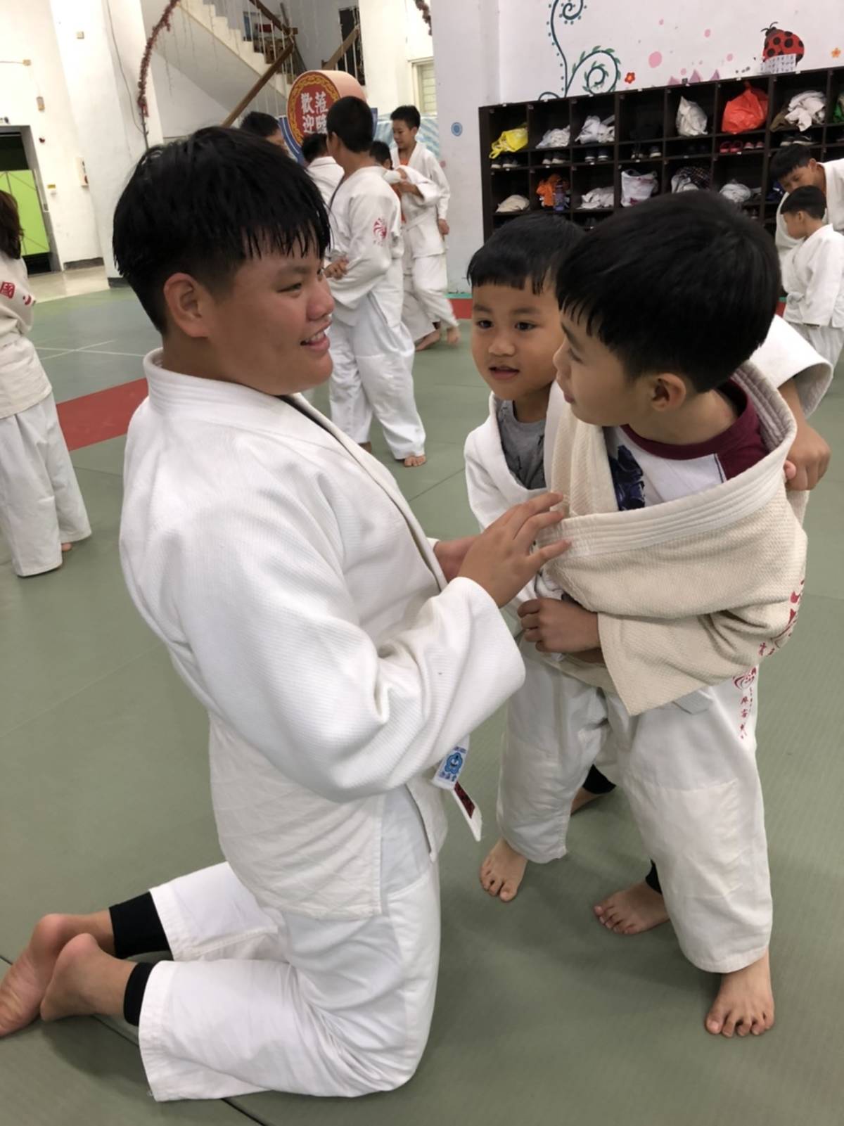學柔道讓瑜柔(左)增加許多信心