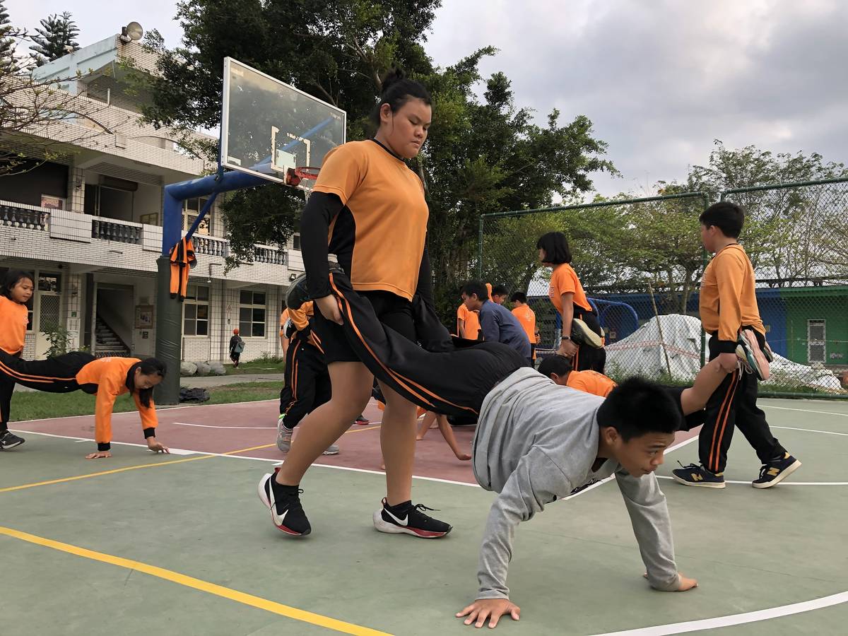 瑜柔(左)努力操練達成自己的夢想