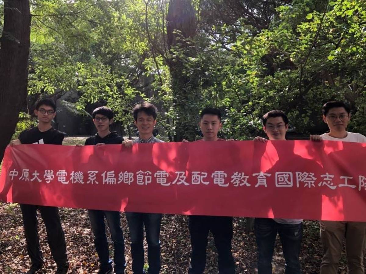 李俊耀老師帶領志工隊深入偏鄉及國際，教導水電技能，也學習當地文化。(拍攝日期2020年)