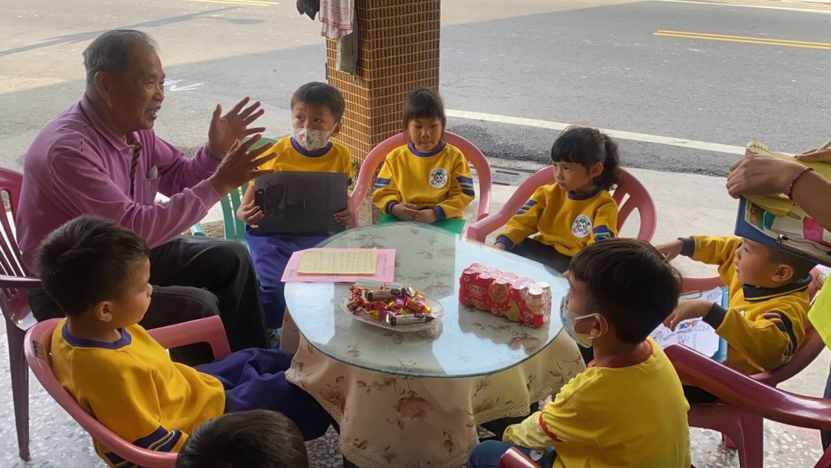 海豐非營利幼兒園聽耆老談燈首.jpg
