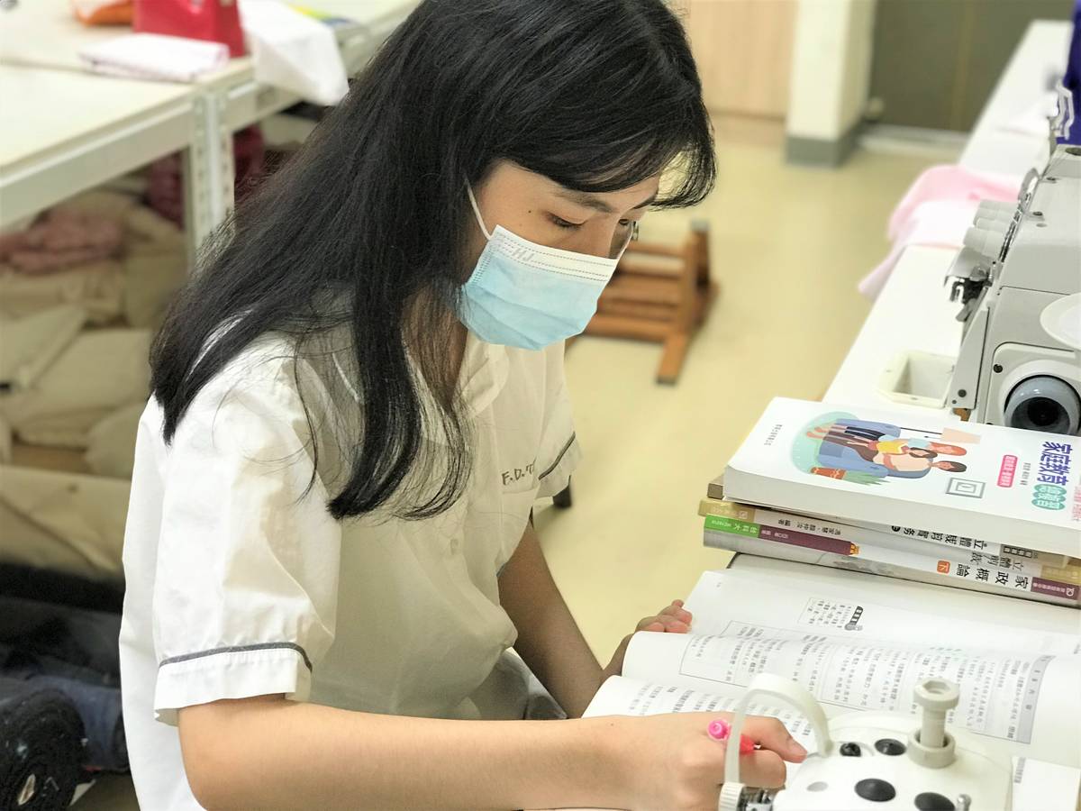 樟樹國際實中林希玲同學錄取屏科大時尚設計與管理系，得知錄取時感動落淚。