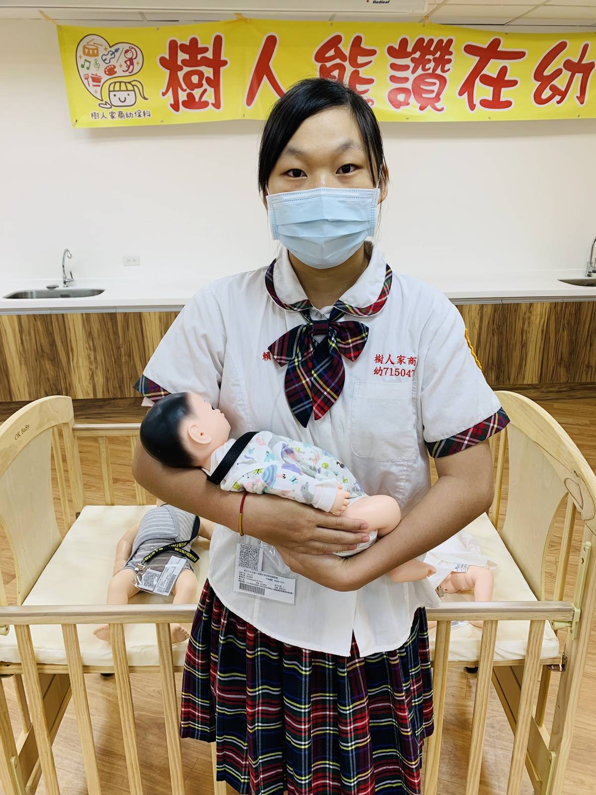 樹人家商賴玟珊同學樹人家商賴玟珊同學錄取屏科大嬰幼兒保育系，感謝媽媽辛苦養育苦心。
