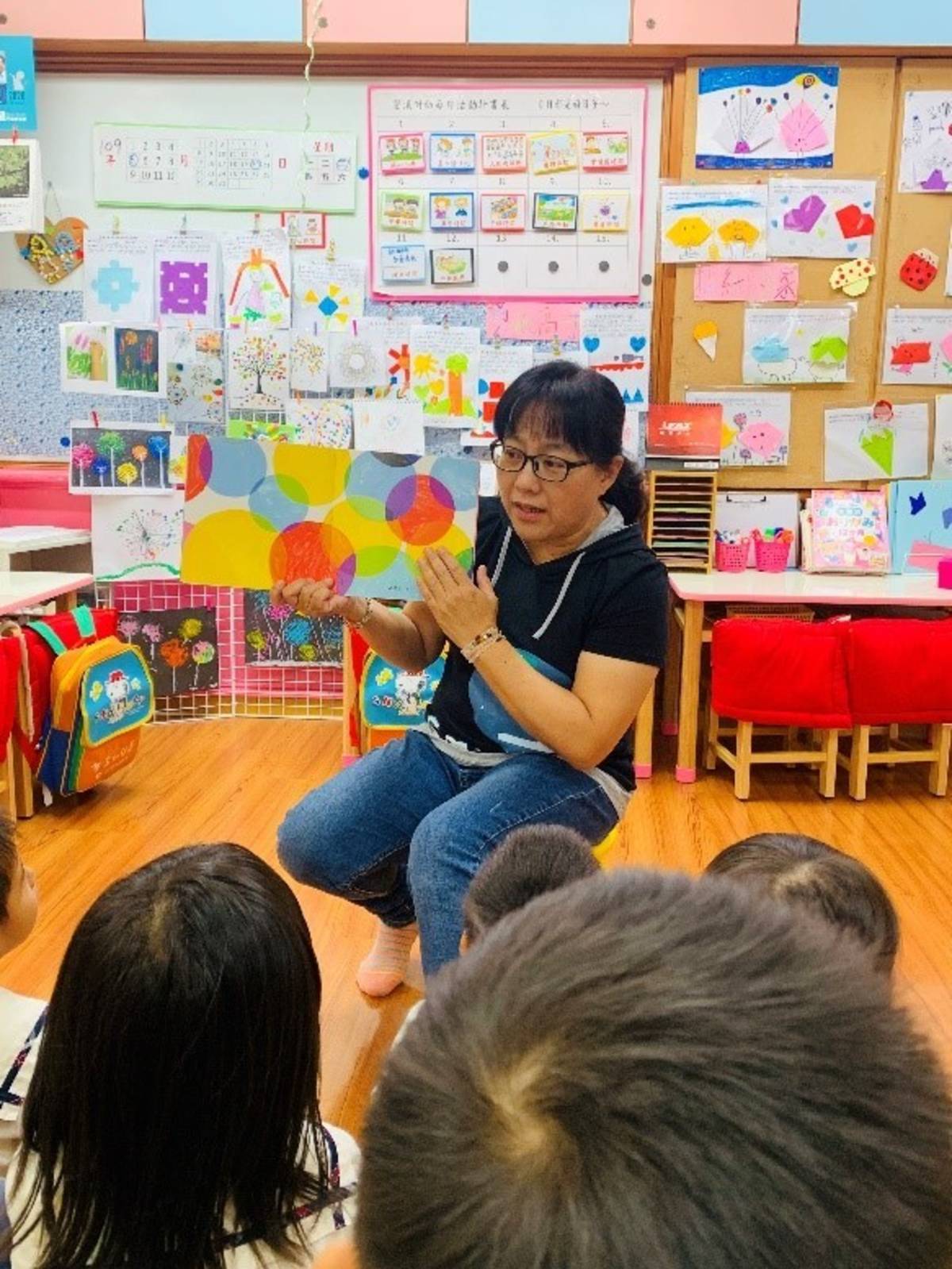 蔡瑾靜以豐富的活動進行幼教改革，一開始受到許多家長的反對