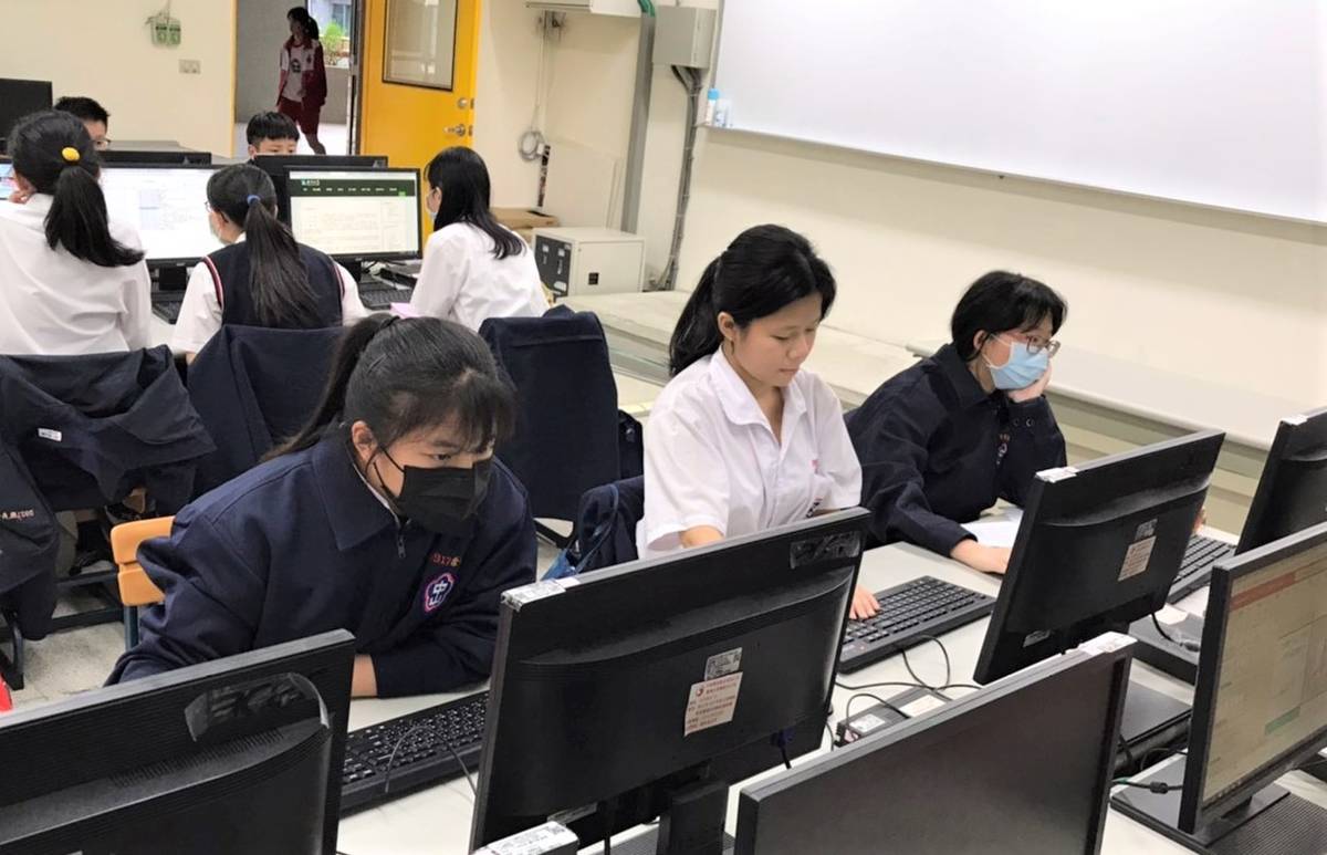 中山國中團隊用數位閱讀探討議題(資料照)。