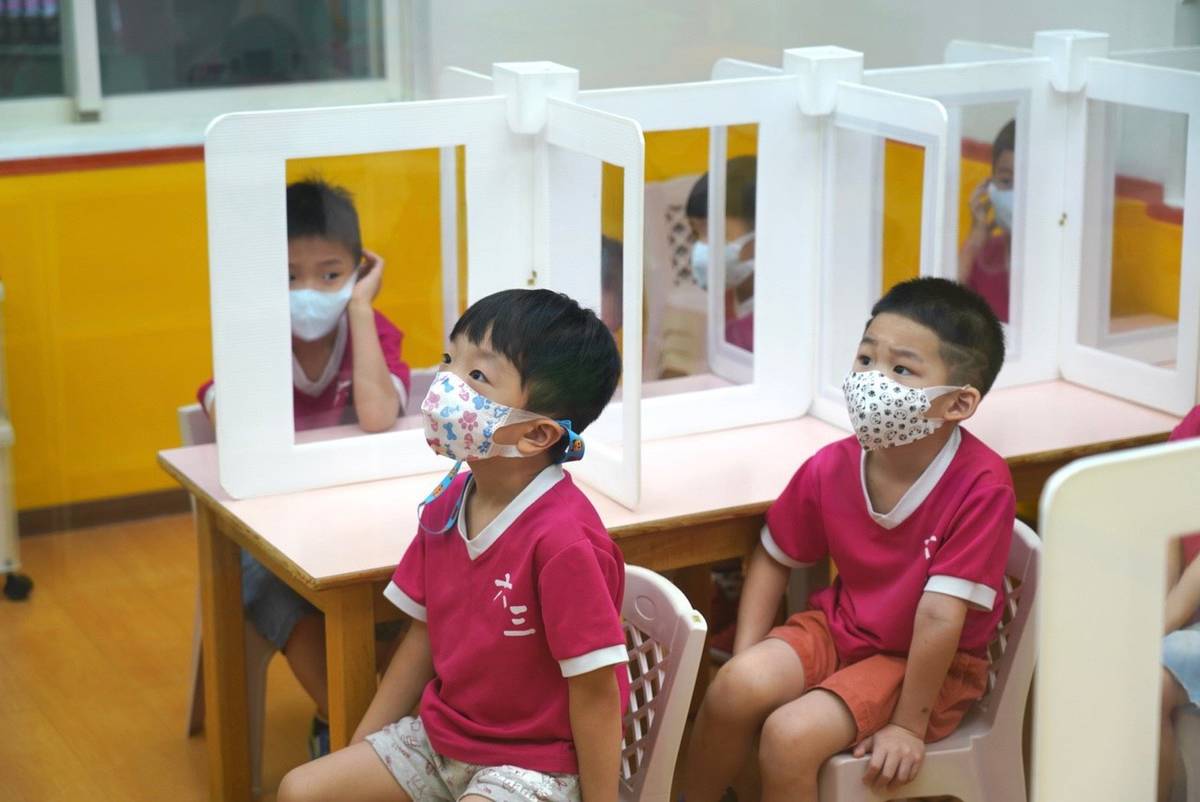臺北市已有96%以上公私立幼兒園備有充足的防疫隔板供使用