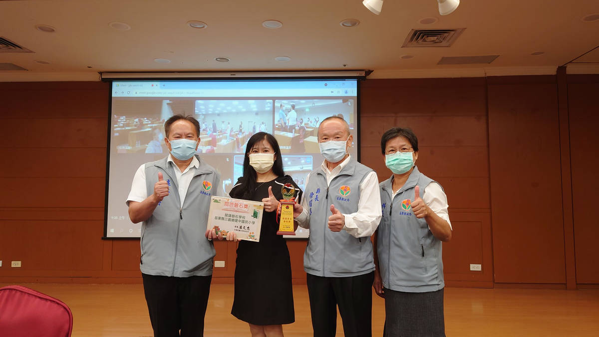 苗栗縣長徐耀昌表揚閱讀磐石學校建中國小