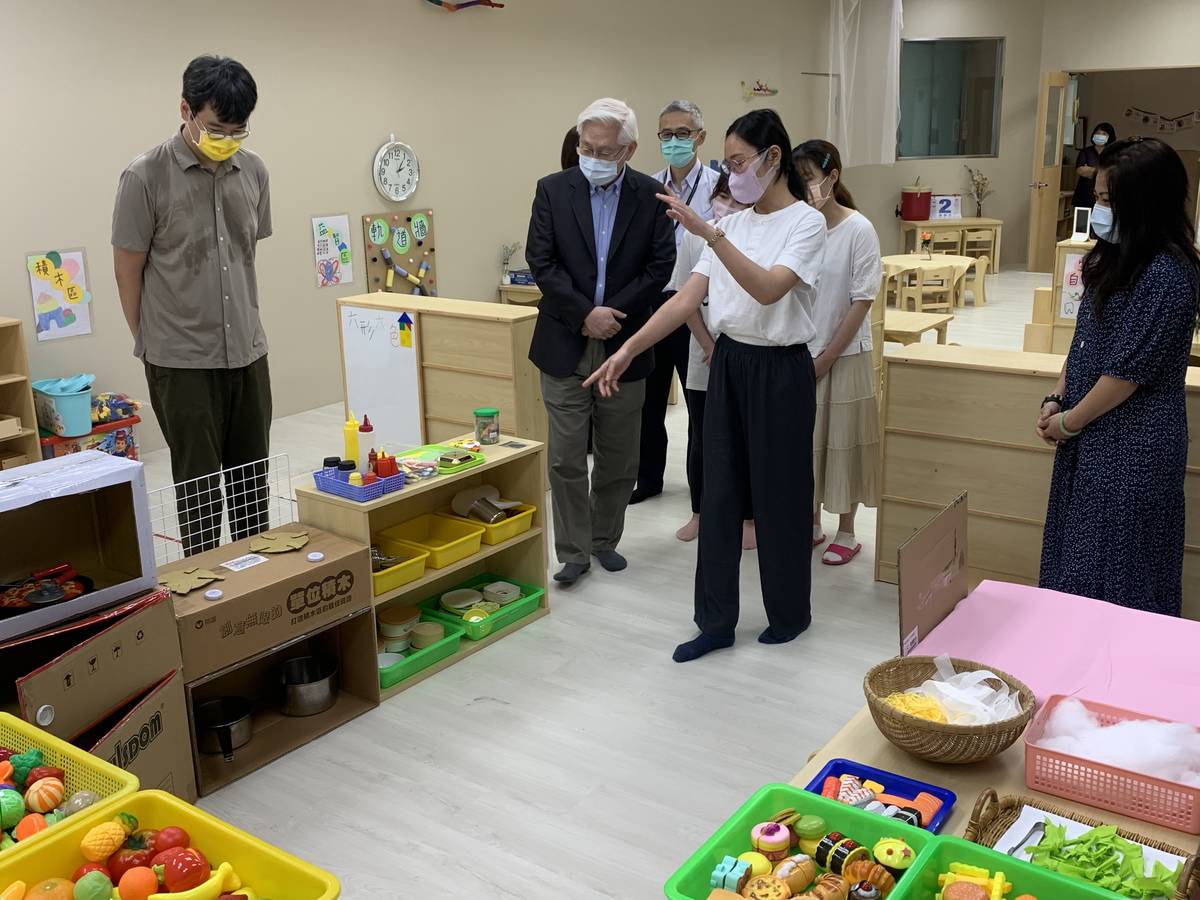 科技部吳政忠部長於科技部教保中心開放前訪視。(科技部提供)