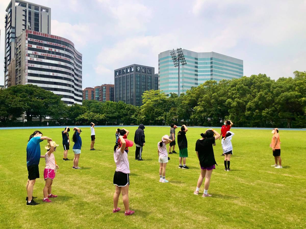 新住民兒少足球培訓營由臺北熊讚女子足球隊周台英教練帶領