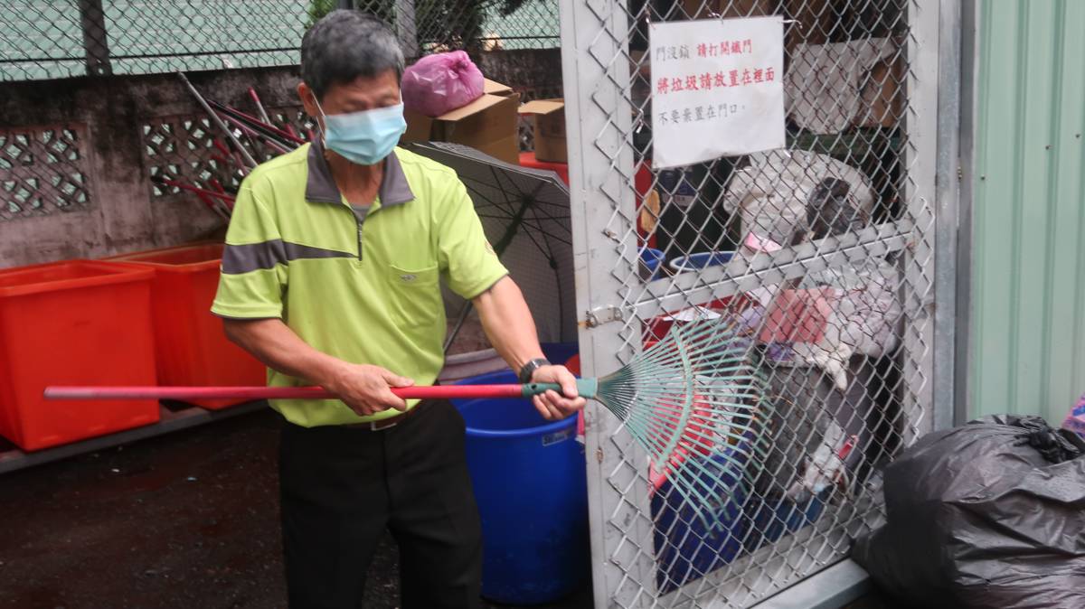 國立中興高中技工呂清森獲110年杏壇芬芳獎。