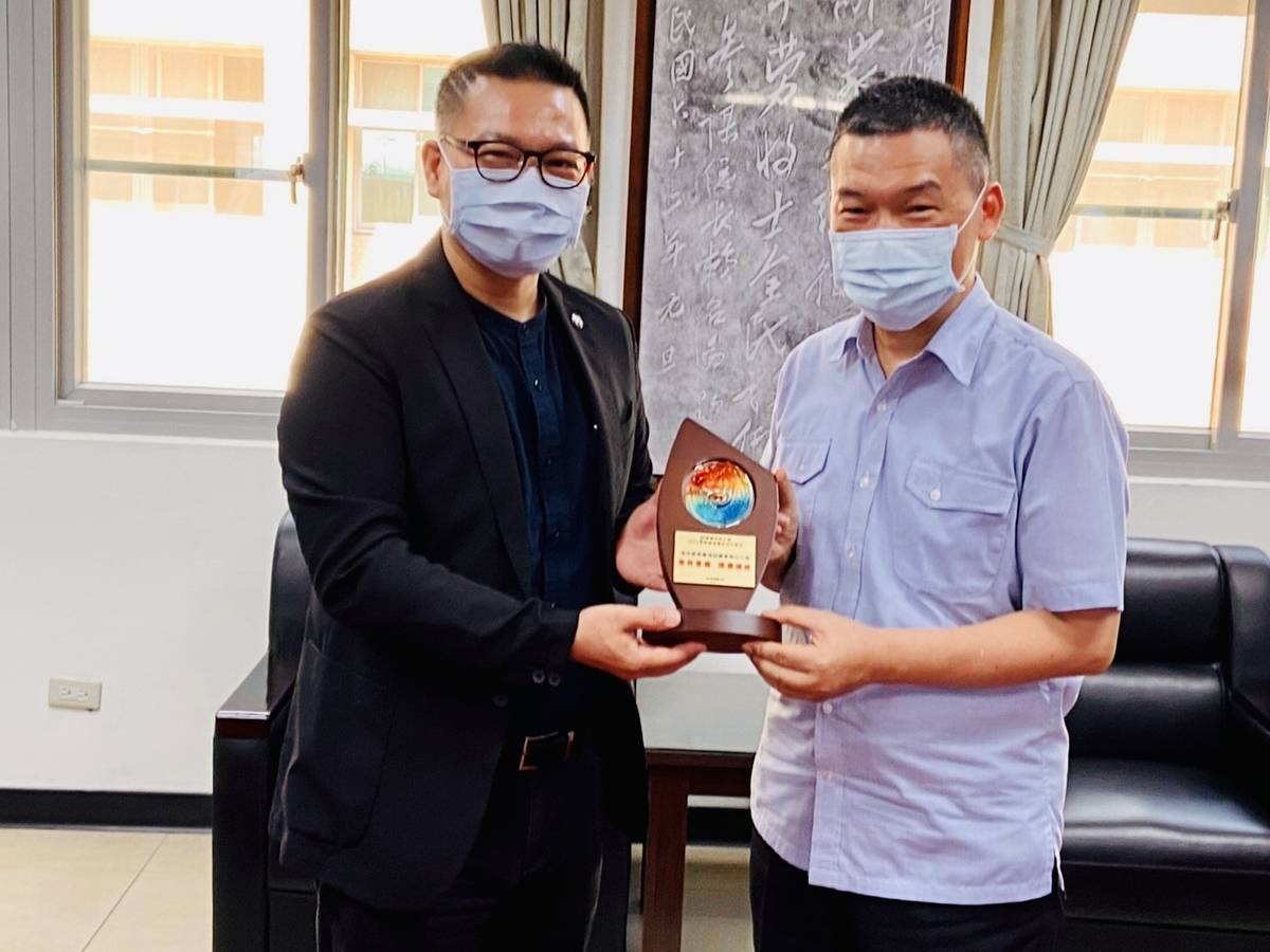 致贈東南沙分署李皓將軍分署長牌匾