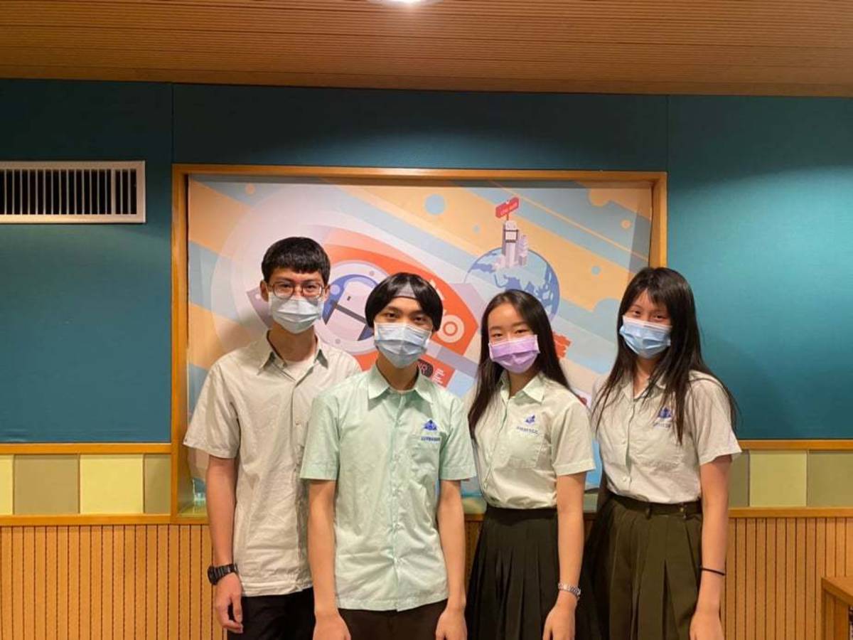 松山高中隙日電台團隊總召群徐鉉捷、李欣岳、蔡欣仁、林昀儒(左至右)