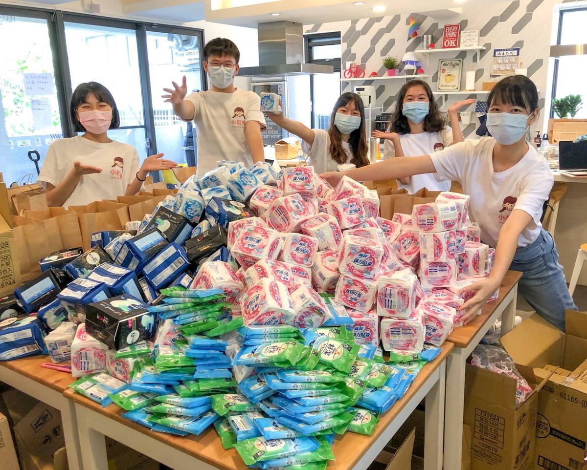 如山的生理用品 正是平反月經貧窮的曙光 (圖片由小紅帽提供)