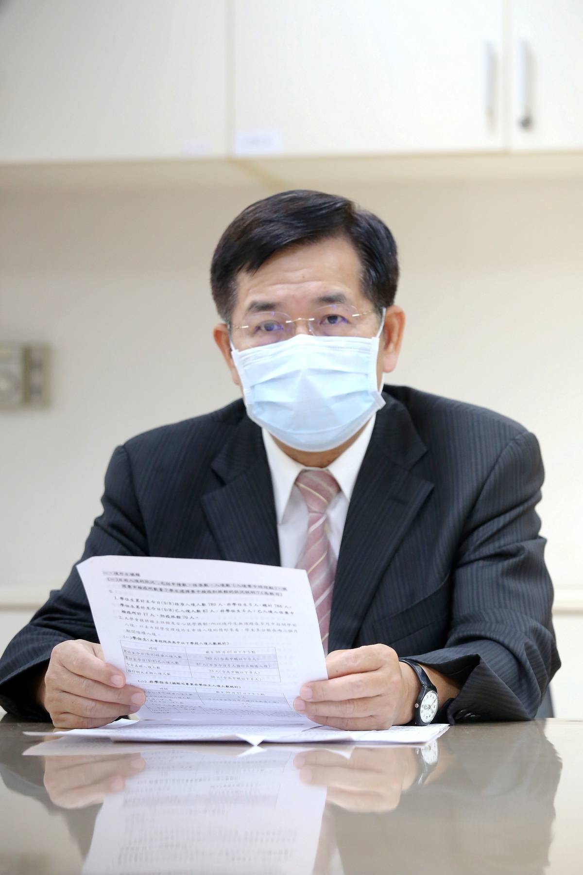 教育部部長潘文忠回答媒體提問