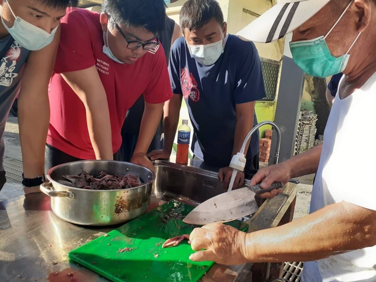 臺東大學「海洋文化與遊憩探索」課程，從柴魚製作體驗綠島在地漁食文化。