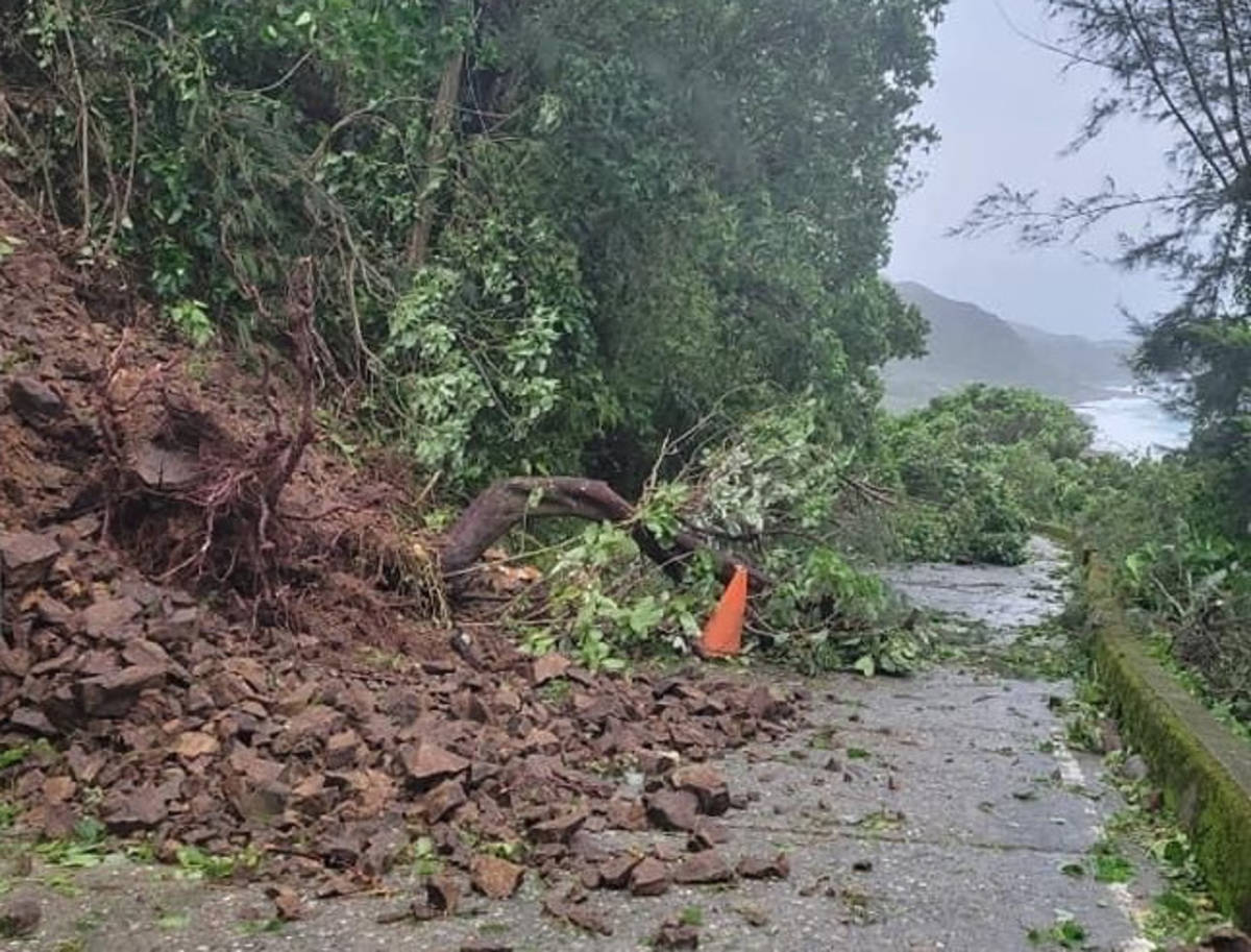 璨樹颱風造成蘭嶼部分災情，應變中心提醒民眾，勿前往海邊觀浪或活動，以維護自身安全。