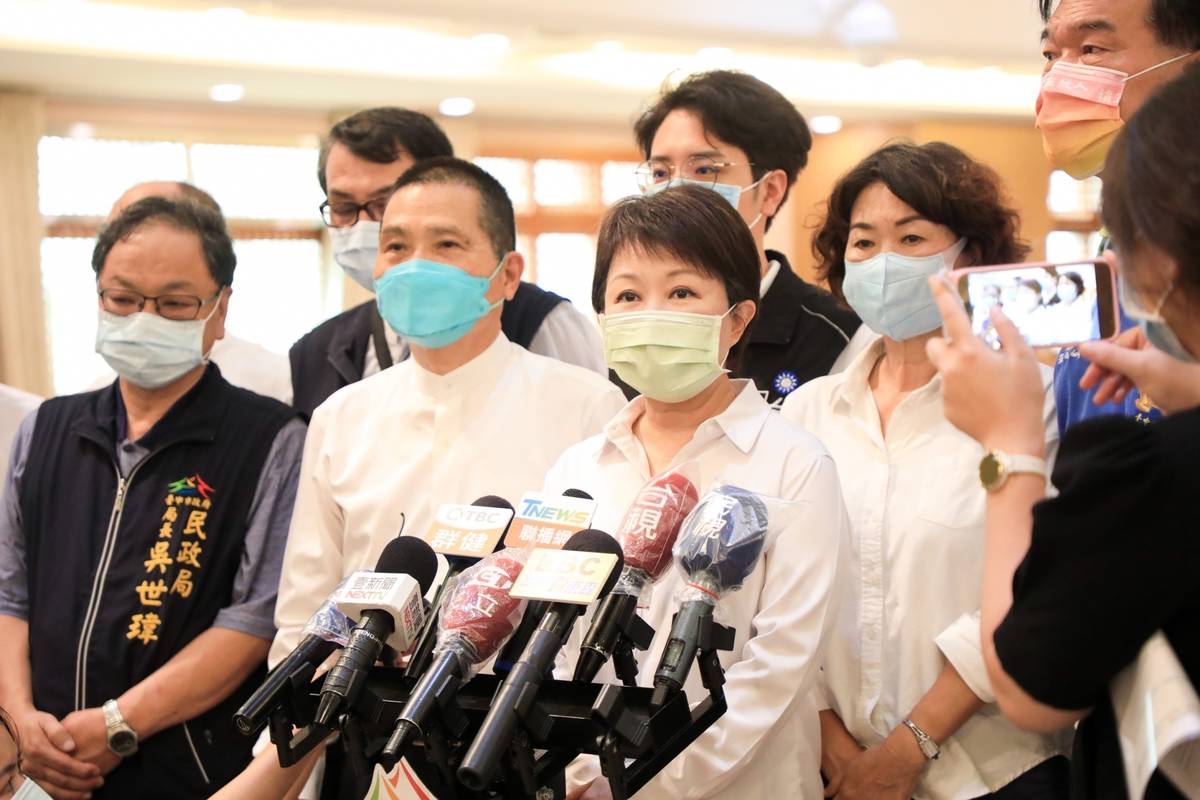 市長盧秀燕視察「快打站2.0」表示，市府上週已委託各校發放BNT接種同意書，市府決議9月16日前繳回即可。
