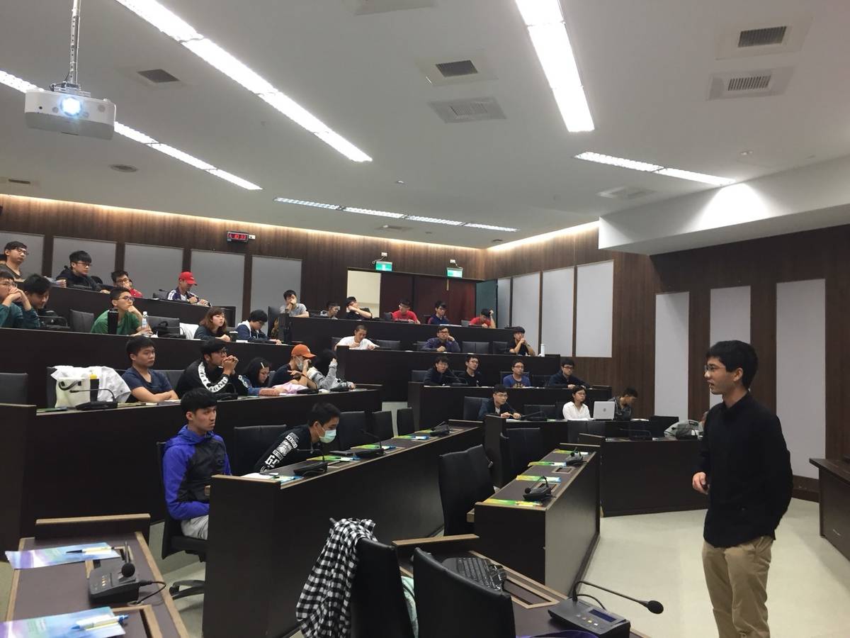 黃治軒同學受邀回母校國立海洋大學參加「星星的孩子─走出我的世界」特教宣導活動，向學弟妹們分享自己的生命故事。(拍攝日期1081023)