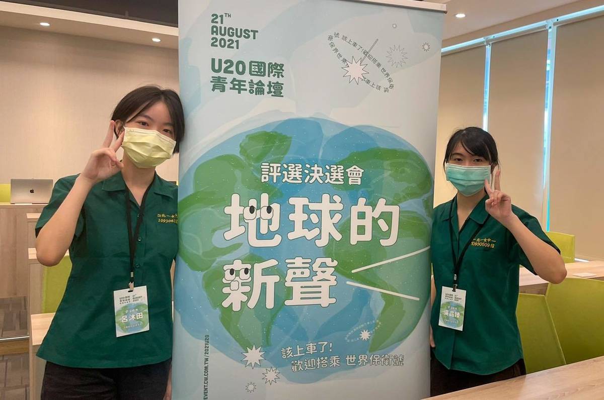 學妹參與論壇倡議菸蒂問題