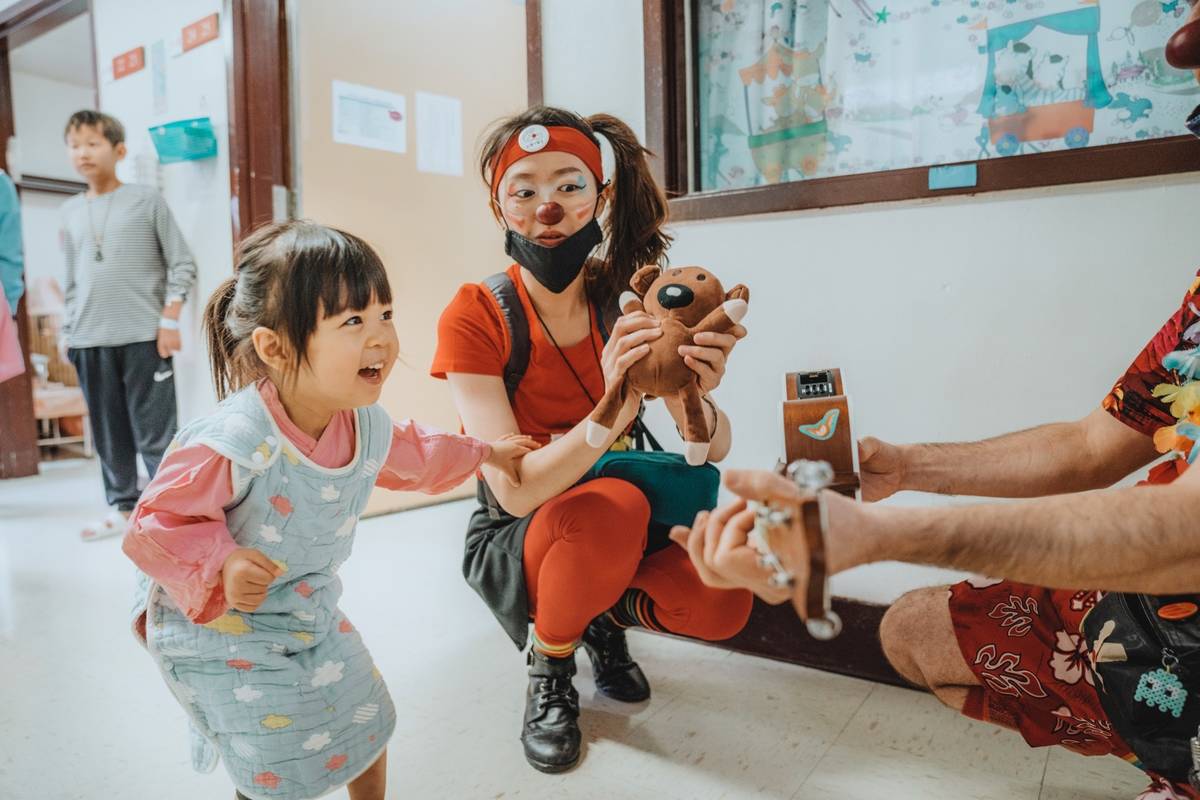 每一個道具 都會被染上一抹笑容 (圖片由紅鼻子醫生提供)