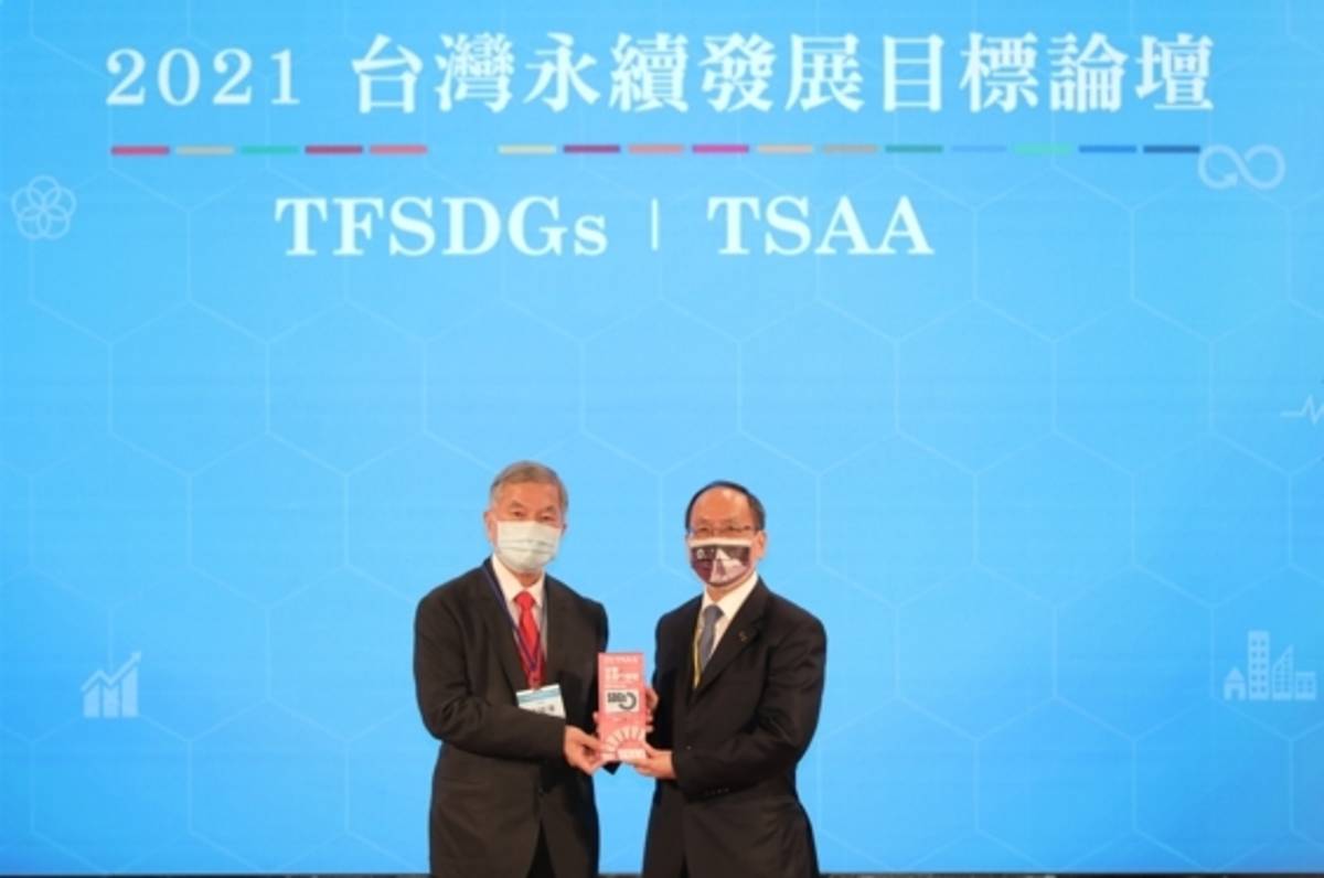 圖左為行政院副院長沈榮津、右為東海大學校長王茂駿