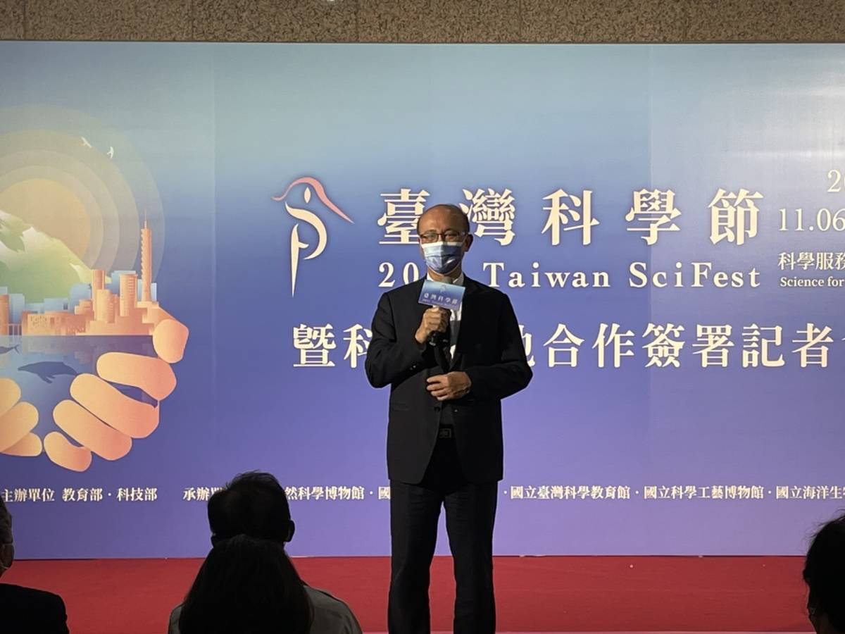 教育部次長林騰蛟致詞。