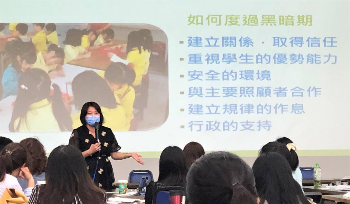 曾經擔任視障生導師的劉雅倩老師分享如何帶領班上的視障生