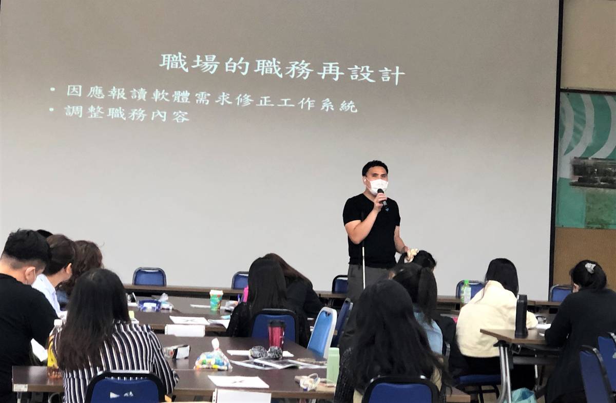 臺北榮總醫院社工師阮彥辰分享視障者求學與就業歷程