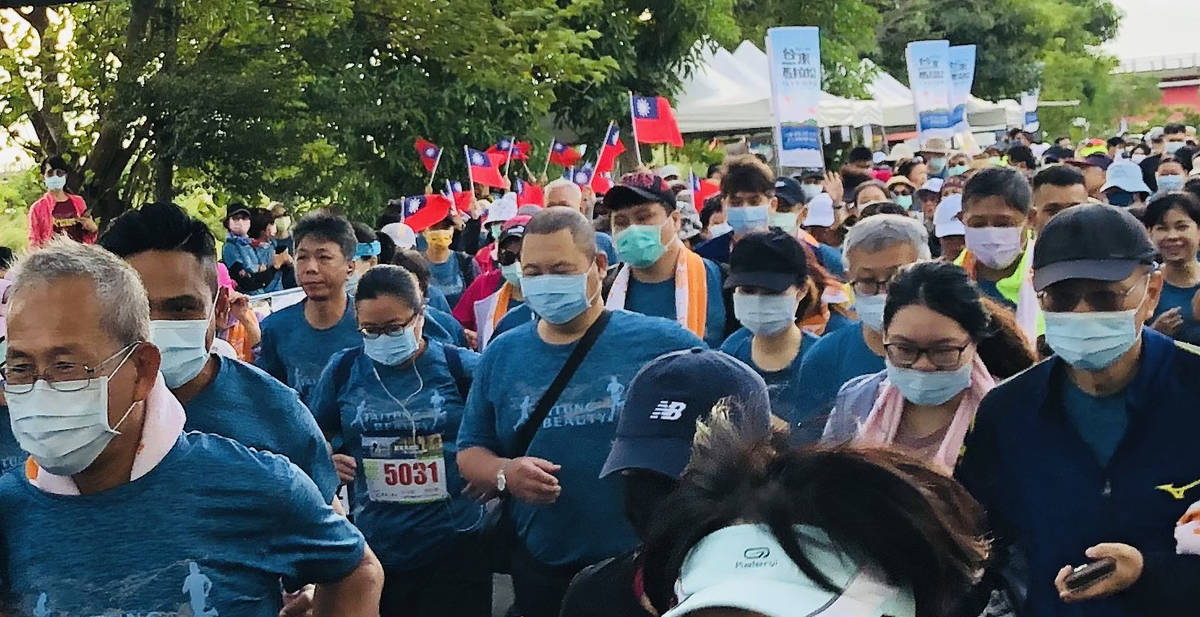 臺東之美馬拉松比賽，吸引近千位民眾熱情參與。